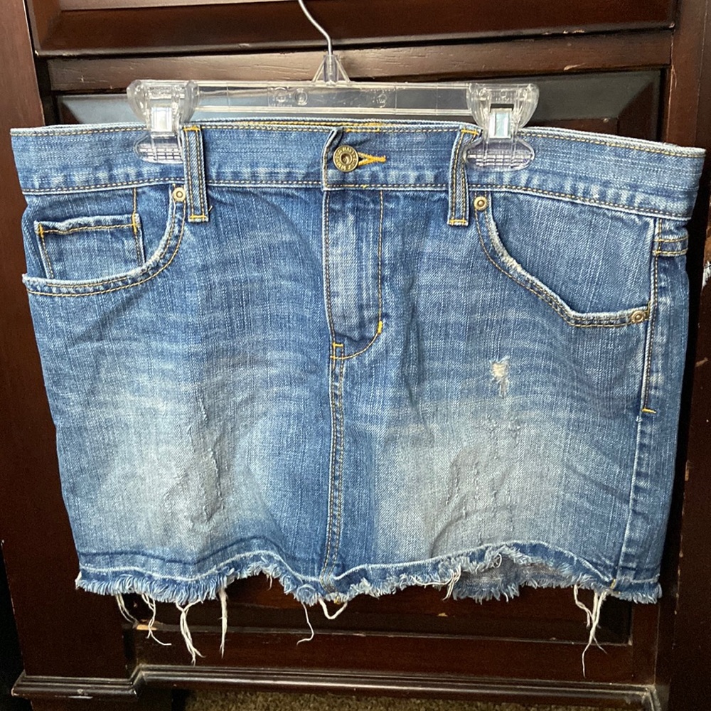 Old Navy low rise jean skirt, Size 6